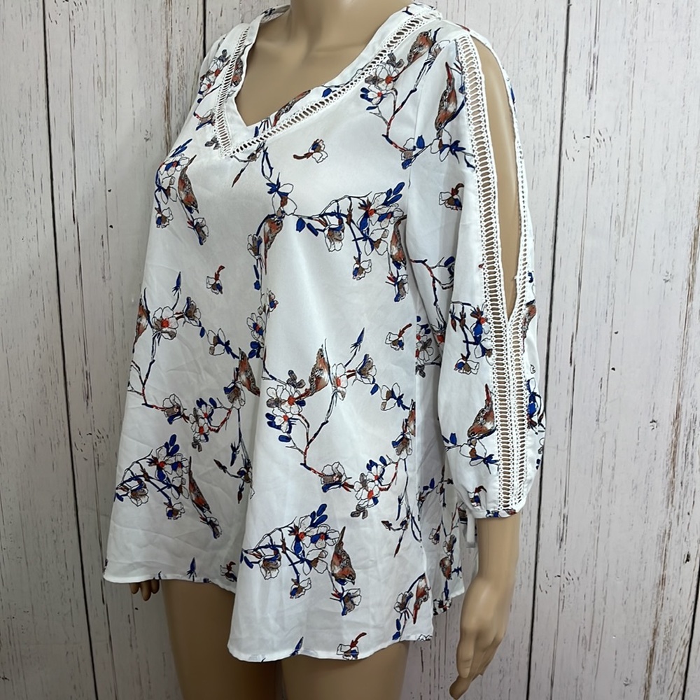 Anthropologie Doe & Rae Floral Bird Print Tunic 3/4 sleeves Embellished V Neck